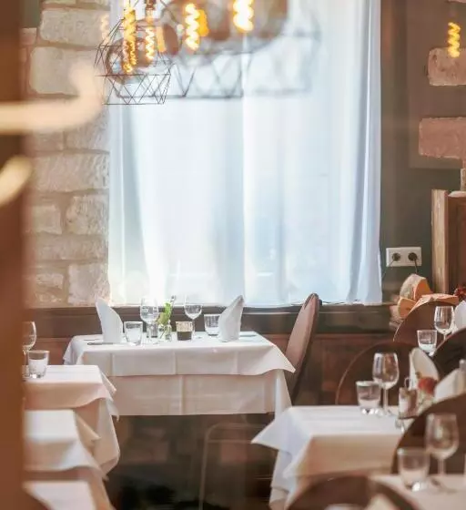 Retkeilymaja Risa Hotel Village   Engel & Kreuz