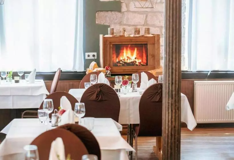 Retkeilymaja Risa Hotel Village   Engel & Kreuz