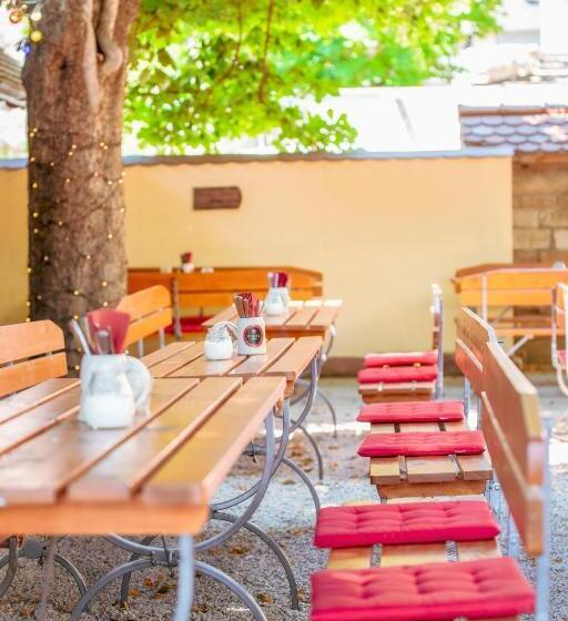 Общежитие Risa Hotel Village   Engel & Kreuz