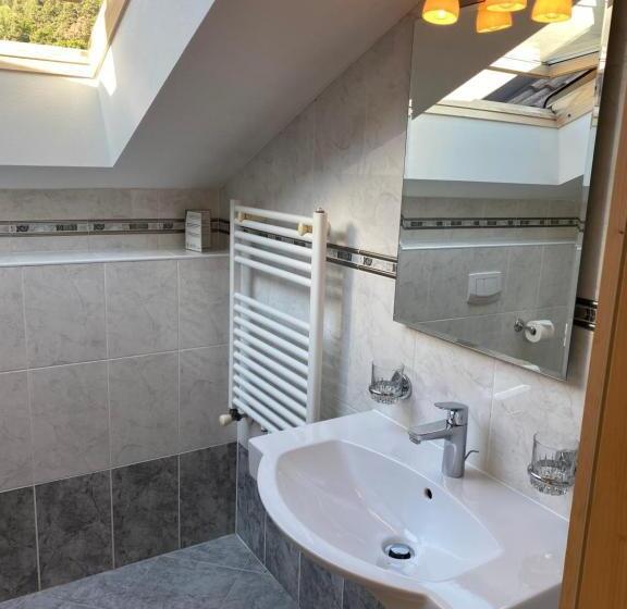 تختخواب و صبحانه Garni Residence Trocker