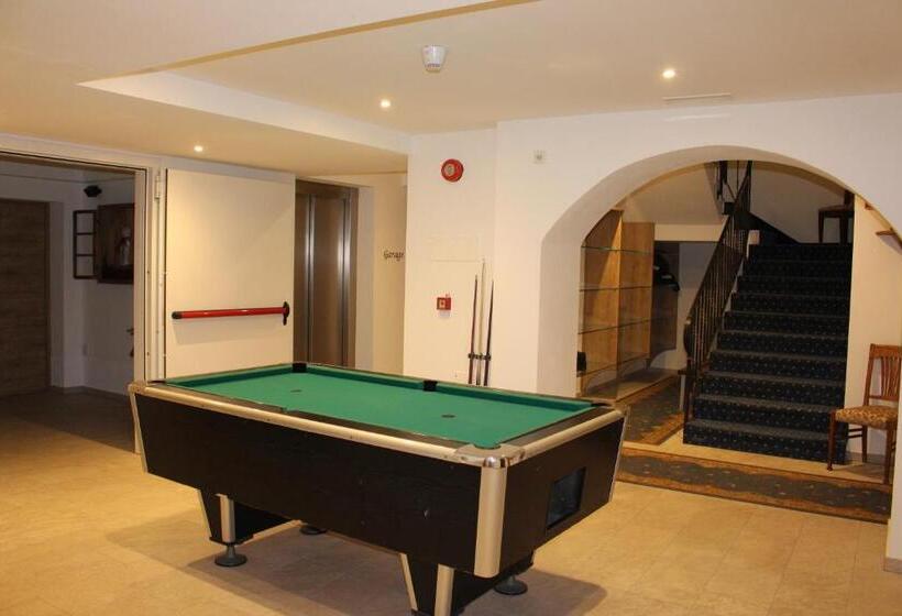 تختخواب و صبحانه Garni Residence Trocker