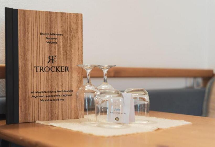 تختخواب و صبحانه Garni Residence Trocker