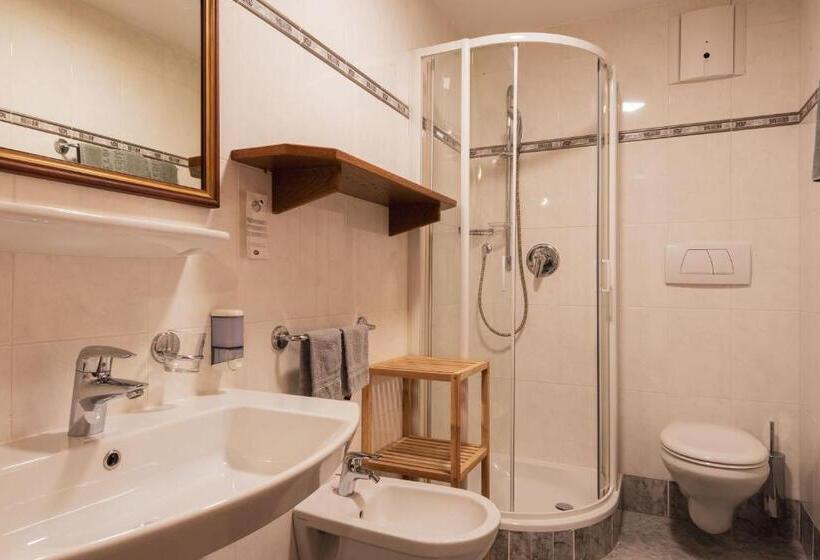 تختخواب و صبحانه Garni Residence Trocker