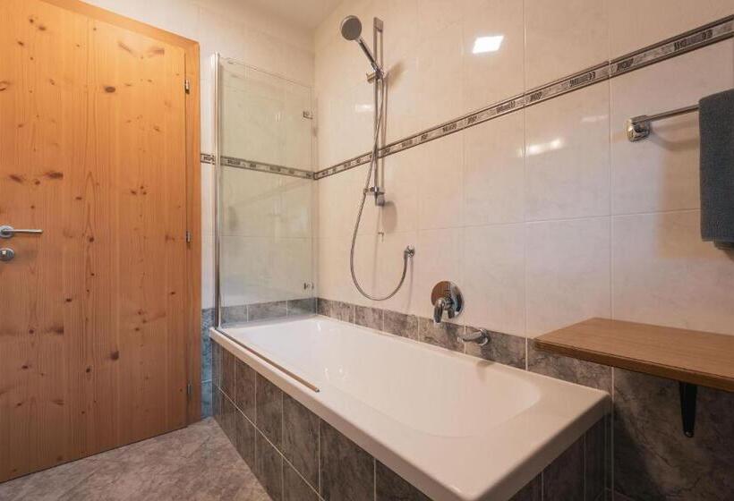 تختخواب و صبحانه Garni Residence Trocker