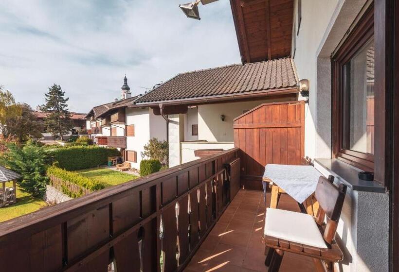 تختخواب و صبحانه Garni Residence Trocker