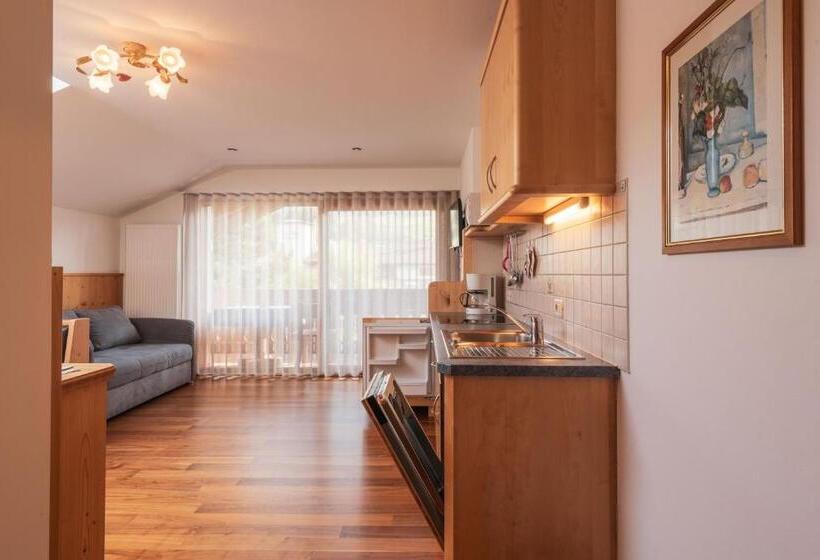 تختخواب و صبحانه Garni Residence Trocker