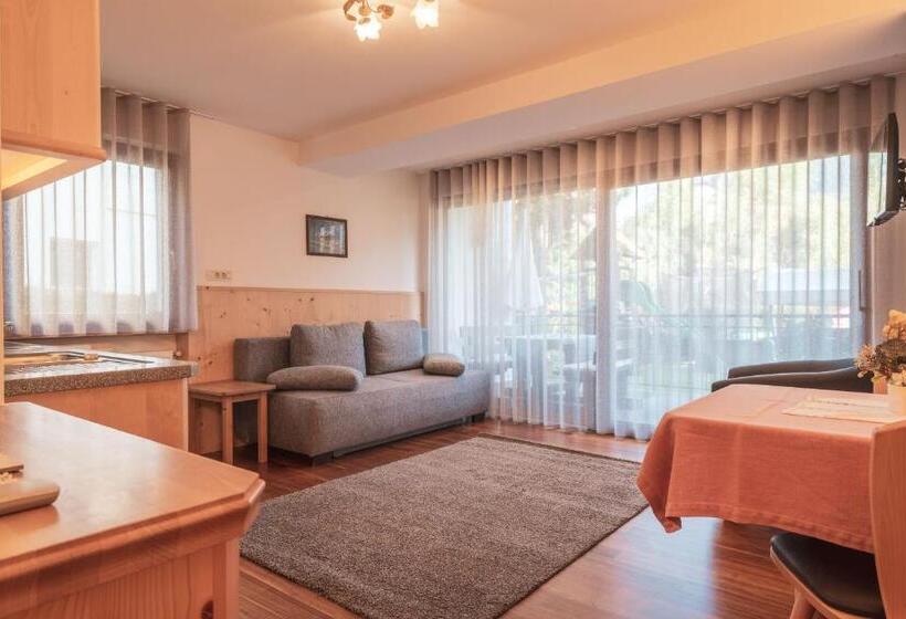 تختخواب و صبحانه Garni Residence Trocker