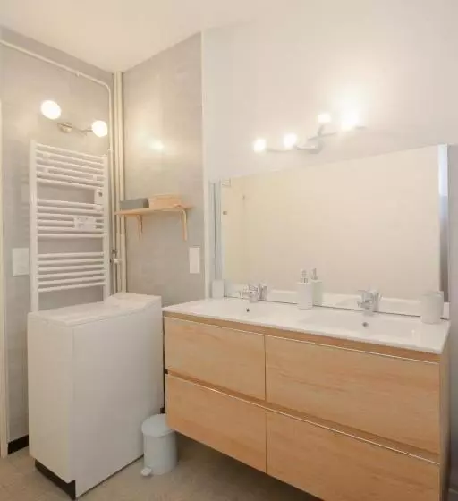 Coquet Appartement Type 2 De 56 M² En Centre Ville