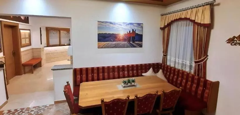 ホテル Garni Belvedere