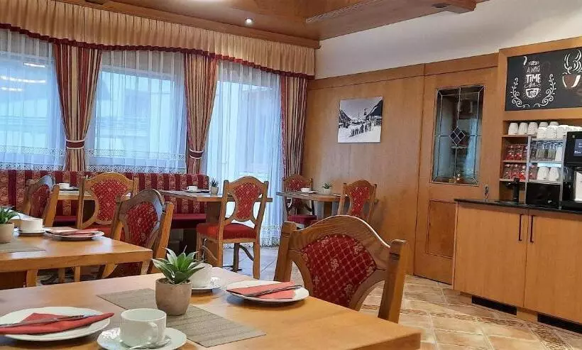 ホテル Garni Belvedere