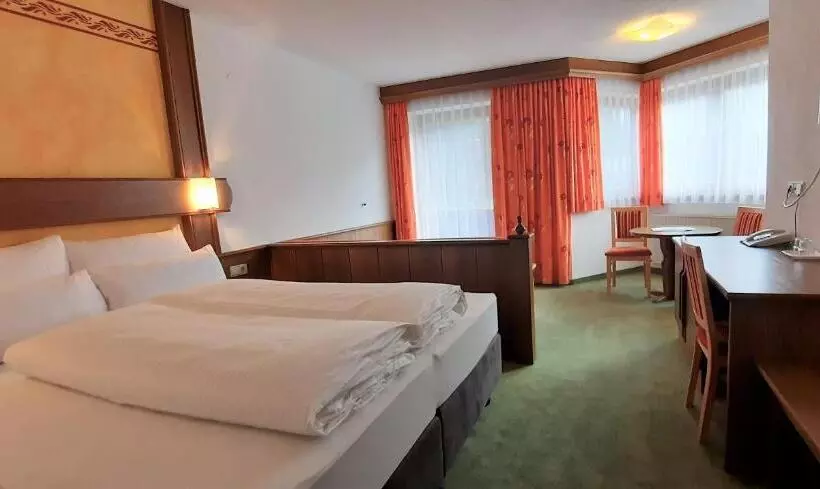 ホテル Garni Belvedere