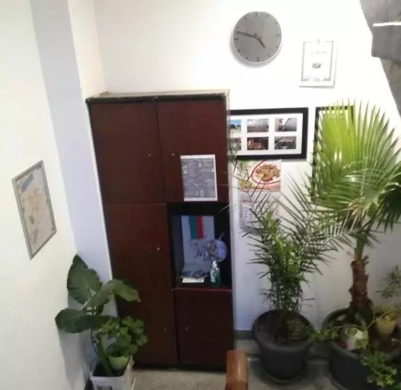 پانسیون East Gate Guest Rooms