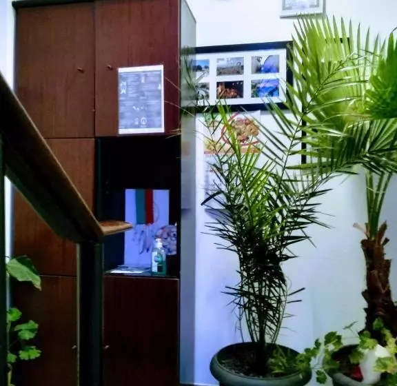 پانسیون East Gate Guest Rooms