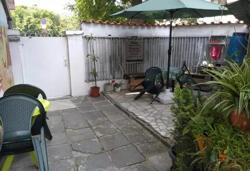 پانسیون East Gate Guest Rooms