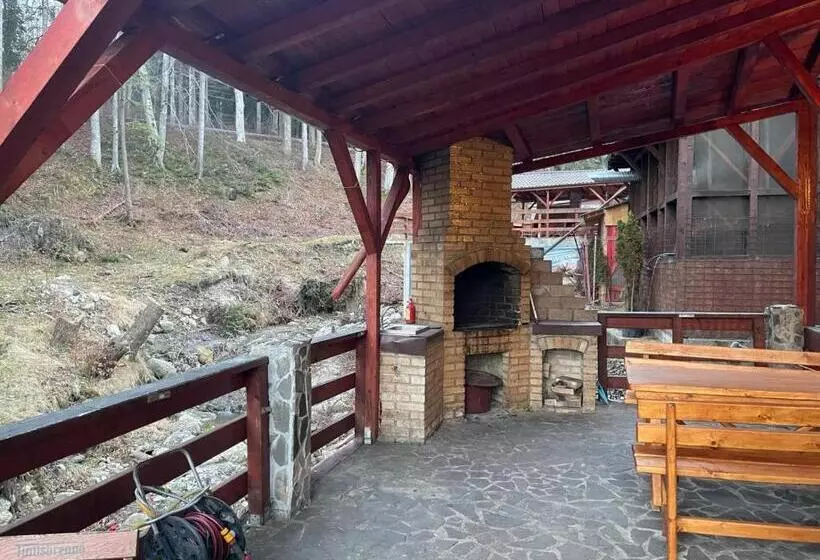 ペンション Camere De Inchiriat La Tuguiata