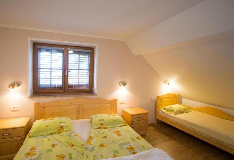 פנסיון Rooms And Apartments Jerman