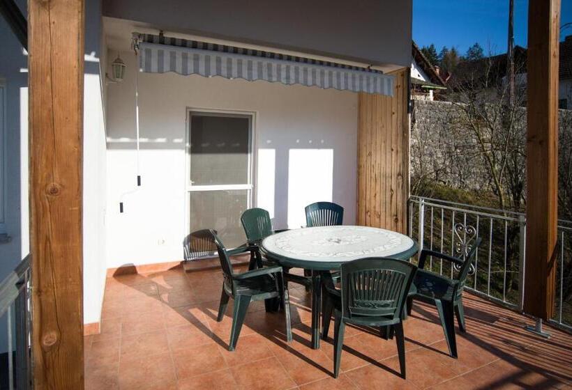 פנסיון Rooms And Apartments Jerman