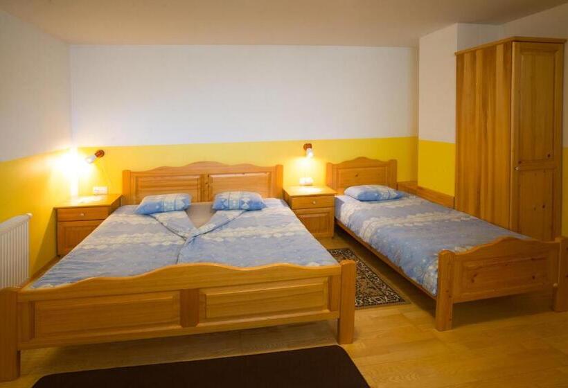 פנסיון Rooms And Apartments Jerman