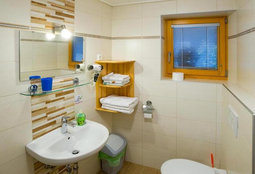 פנסיון Rooms And Apartments Jerman