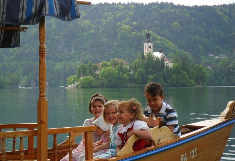 פנסיון Rooms And Apartments Jerman