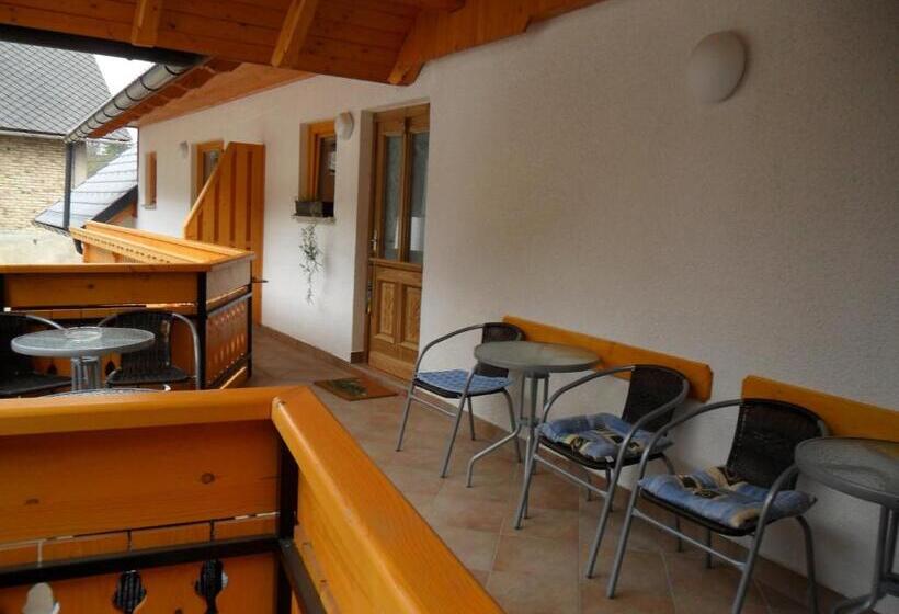 פנסיון Rooms And Apartments Jerman