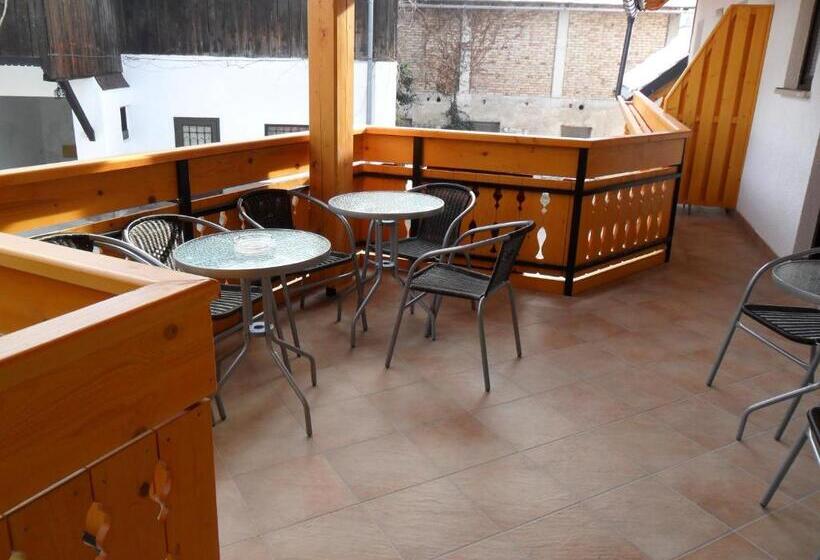 פנסיון Rooms And Apartments Jerman