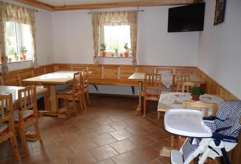 פנסיון Rooms And Apartments Jerman