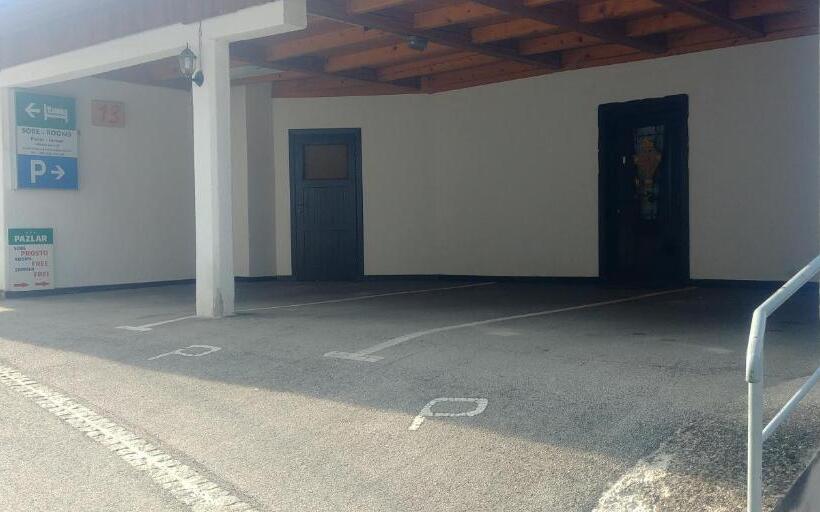 פנסיון Rooms And Apartments Jerman