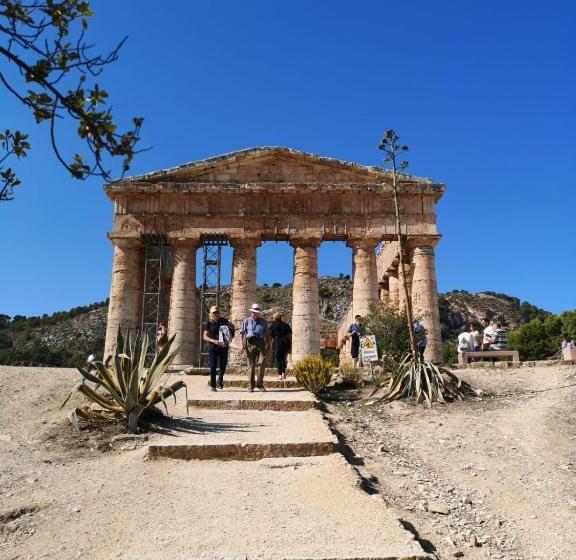 پانسیون Villa Manzella Piscina Privata