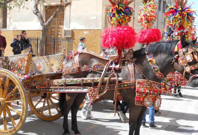 پانسیون Villa Manzella Piscina Privata