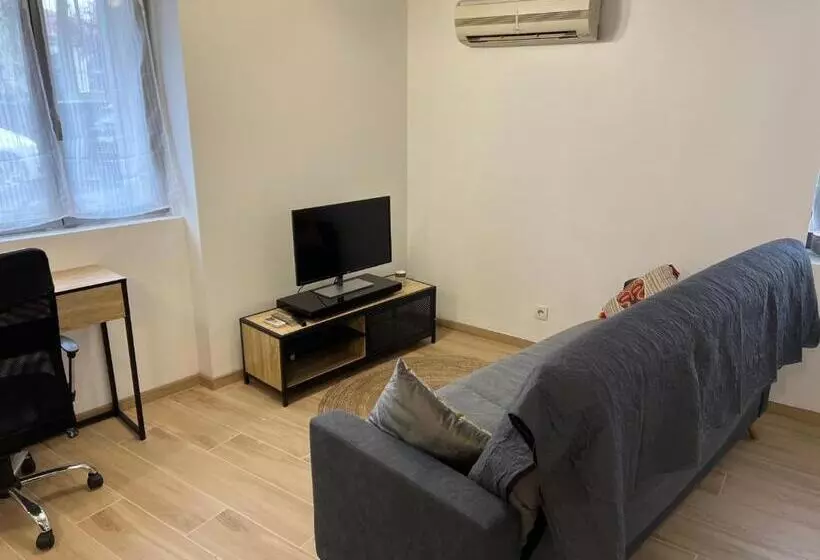 Très Joli Loft De 40 M2 Idéalement Situé