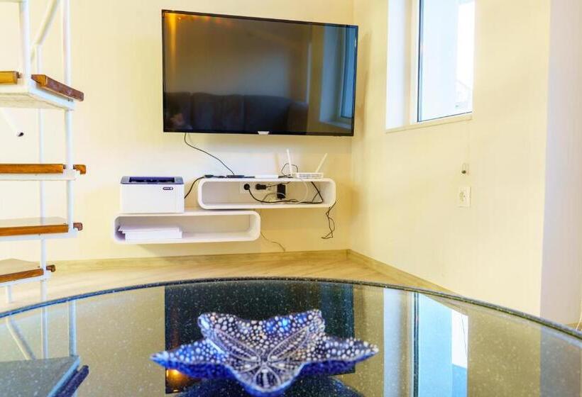 Centrally Located Apartment In Varna