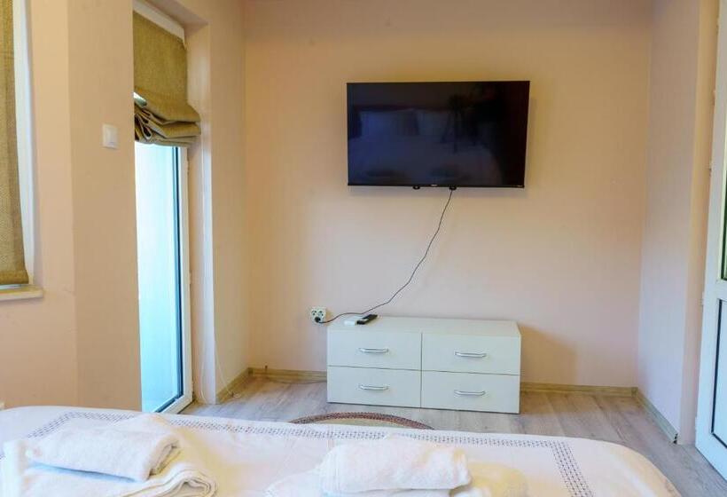 Centrally Located Apartment In Varna