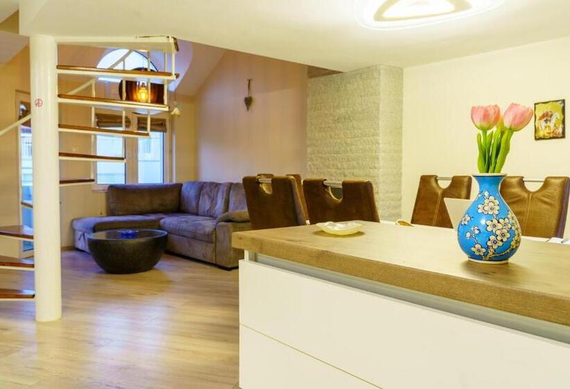 Centrally Located Apartment In Varna