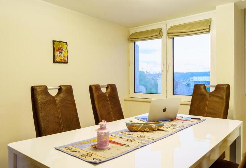 Centrally Located Apartment In Varna