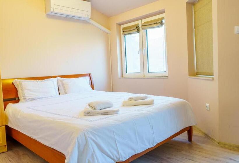 Centrally Located Apartment In Varna