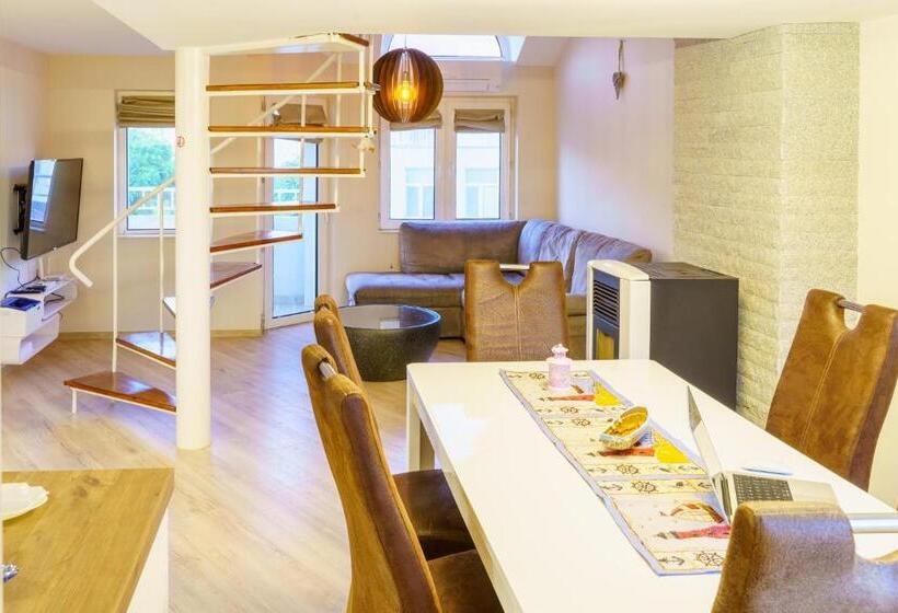 Centrally Located Apartment In Varna