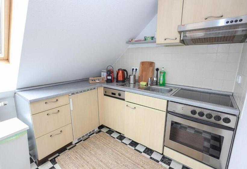 Fullhouse Eisenach K70 Apartments Washing Machine Smarttv