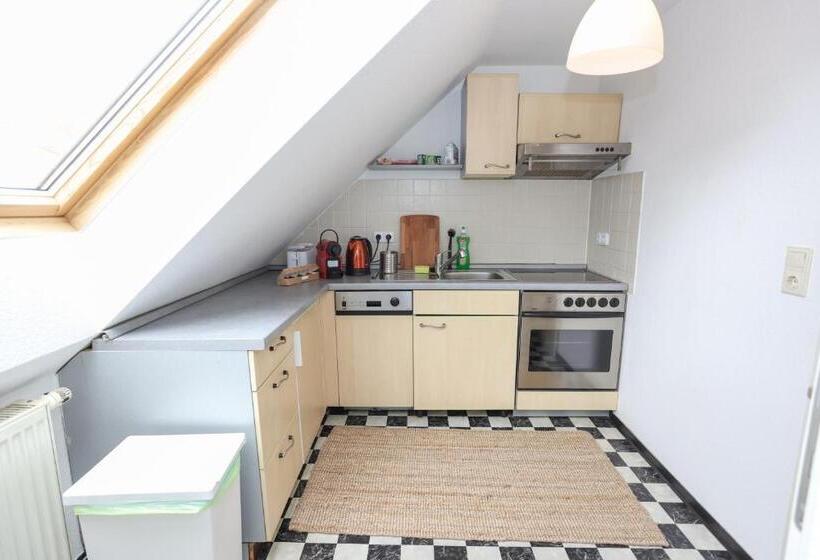 Fullhouse Eisenach K70 Apartments Washing Machine Smarttv