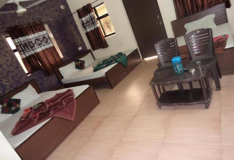 בית מלון כפרי Shri Shanti Villa