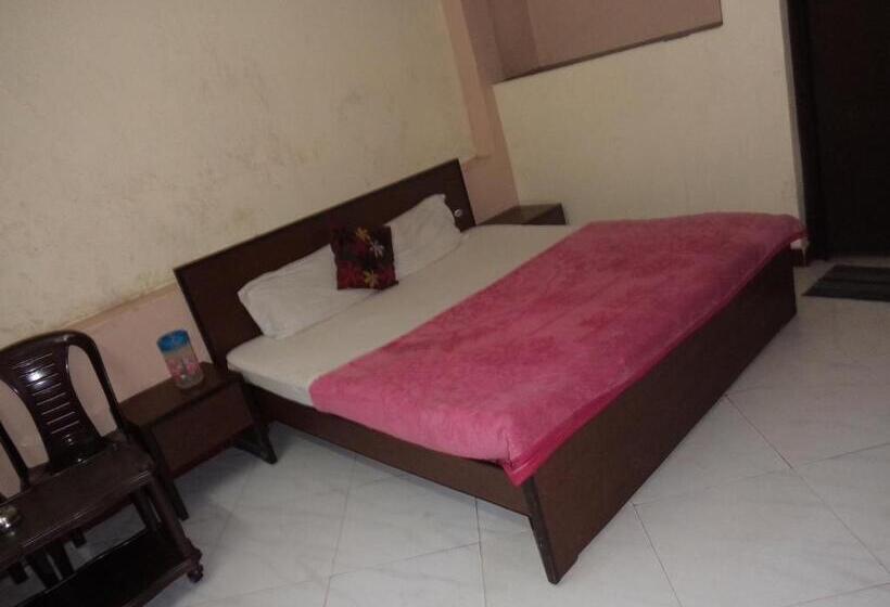 בית מלון כפרי Shri Shanti Villa