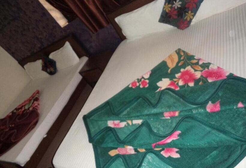 בית מלון כפרי Shri Shanti Villa