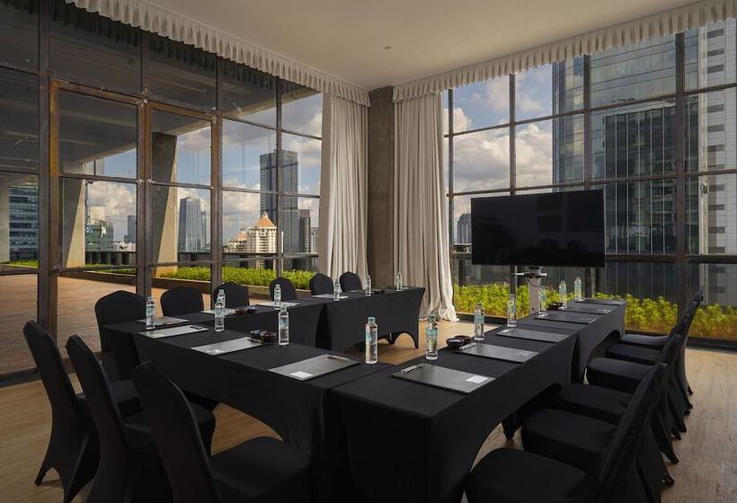 Hotel The Orient Jakarta, A Royal Hideaway