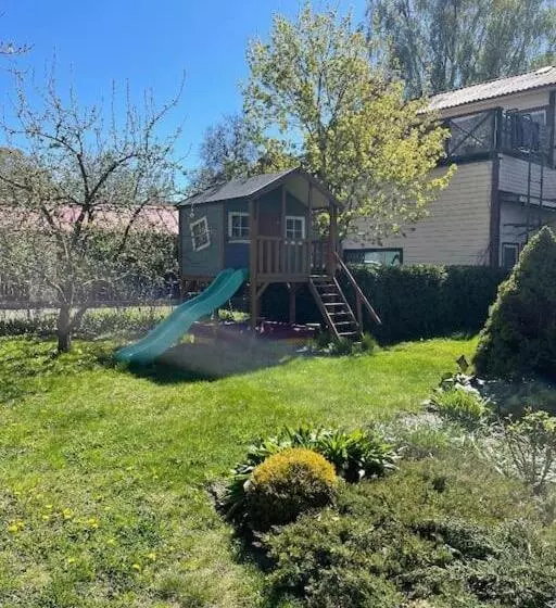 Lovely 2 Bedroom Apartment With Free Parking