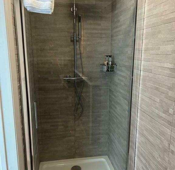 پانسیون Weslie Guest House