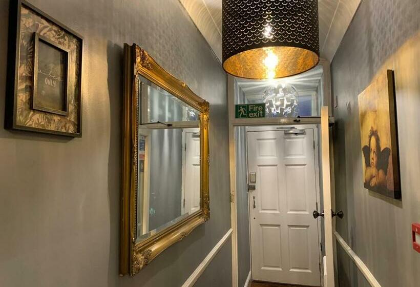 پانسیون Weslie Guest House