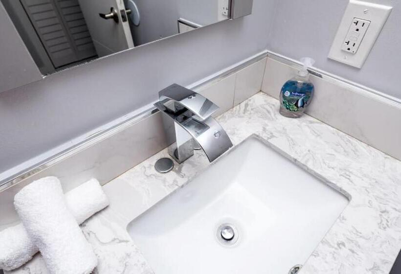 The Palms At Middle River Terrace 4