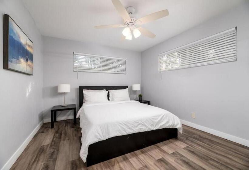 The Palms At Middle River Terrace 4