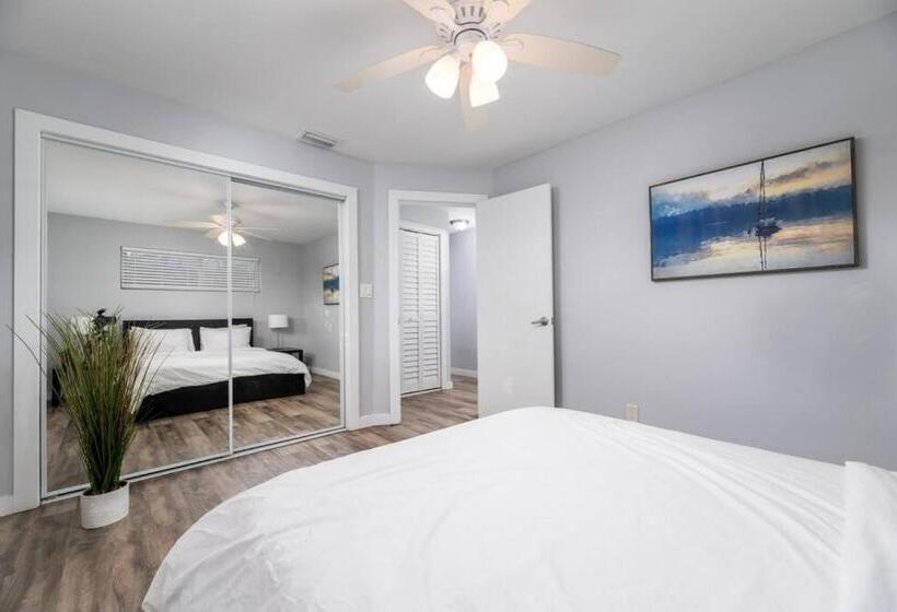 The Palms At Middle River Terrace 4