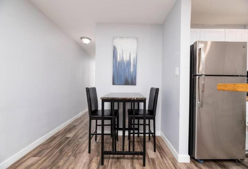 The Palms At Middle River Terrace 4